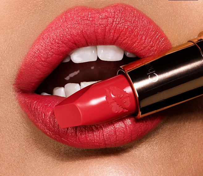 Lipstick Hot Lips de Charlotte Tilbury Tono Hot Emily