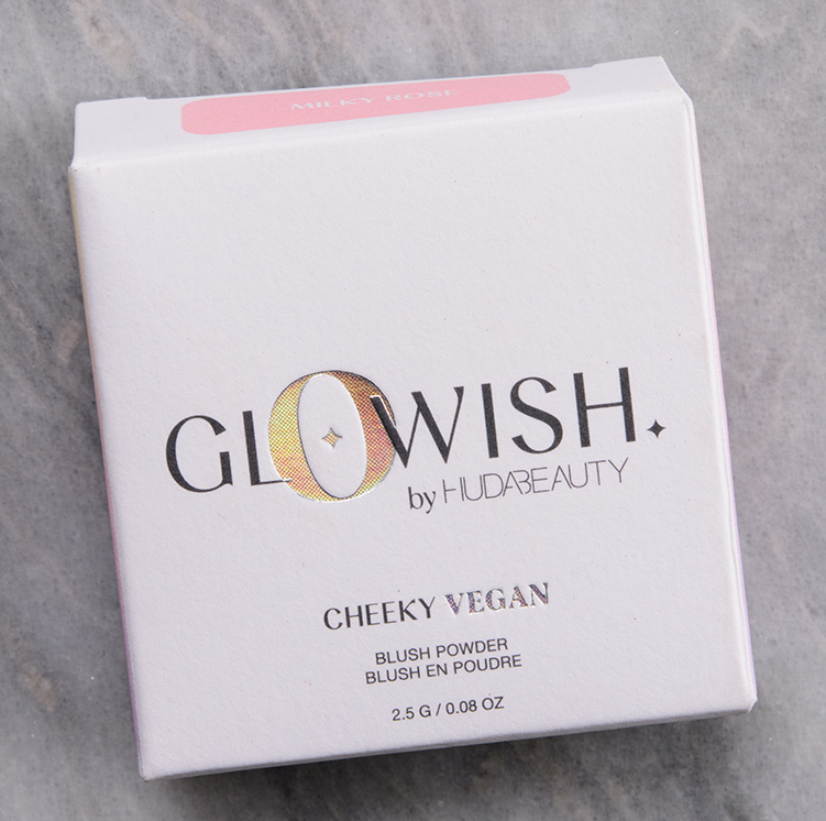 Rubor en Polvo Cheeky Vegan Glowish de HudaBeaudy Tono MIlky Rose