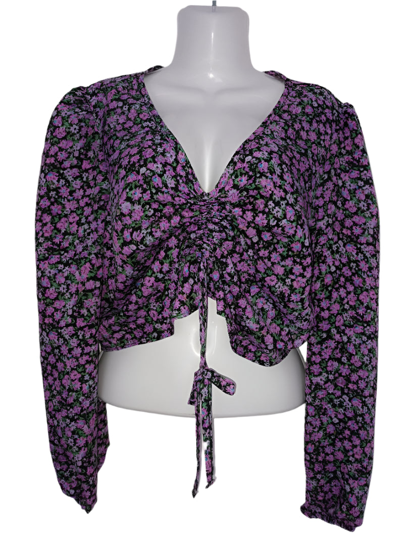 Blusa corta flores moradas manga larga
