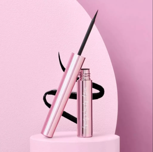 Delineador Draw the Line de Beauty Creations color Negro