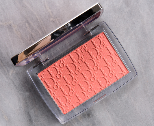 Rubor en polvo Rosy Glow de Dior Tono 004 Coral