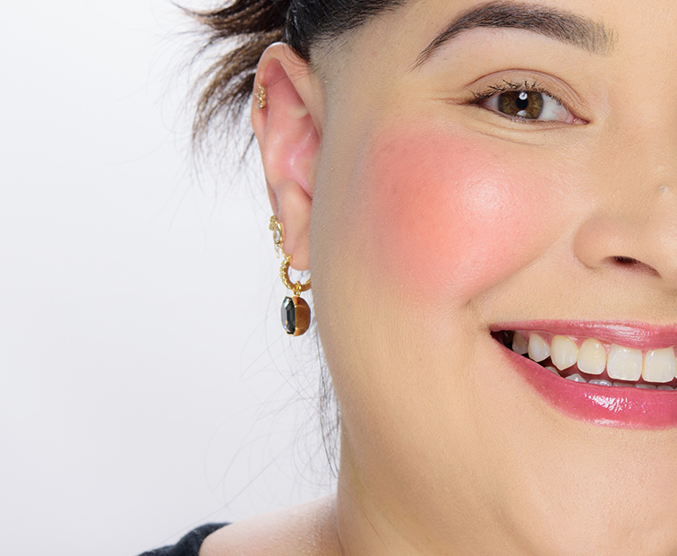 Rubor en polvo Rosy Glow de Dior Tono 004 Coral