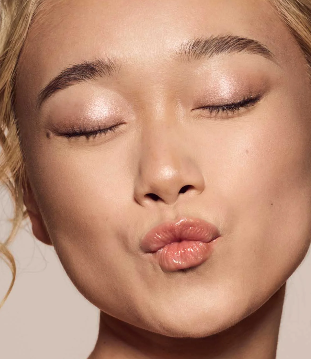 LIp Gloss Bomb Luminizer de Fenty Beauty Tono Fenty Glow 01