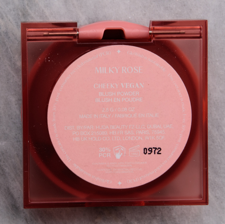 Rubor en Polvo Cheeky Vegan Glowish de HudaBeaudy Tono MIlky Rose