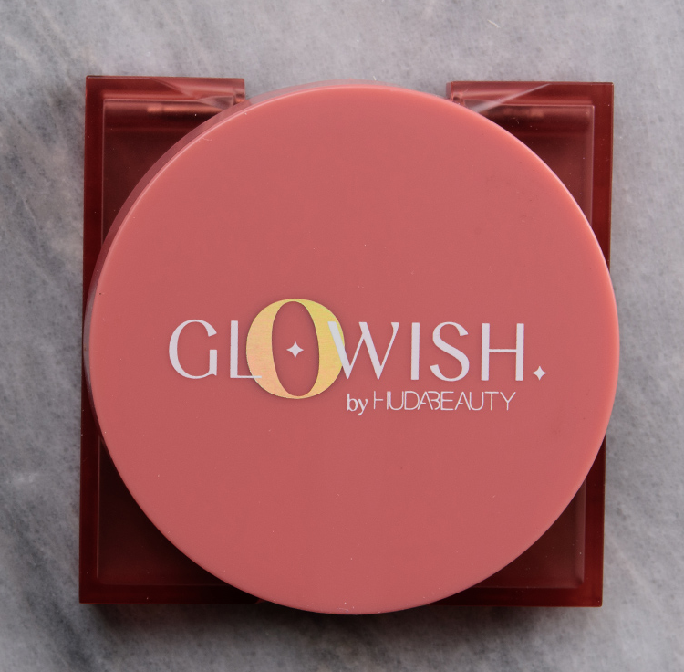 Rubor en Polvo Cheeky Vegan Glowish de HudaBeaudy Tono MIlky Rose