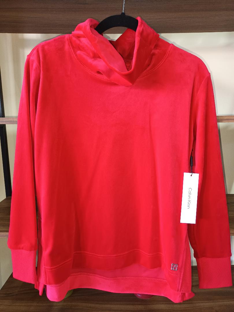 Sueter gamusa rojo cuello tortuga Calvin Klein