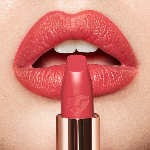 Lipstick Hot Lips de Charlotte Tilbury Tono Carina's Star