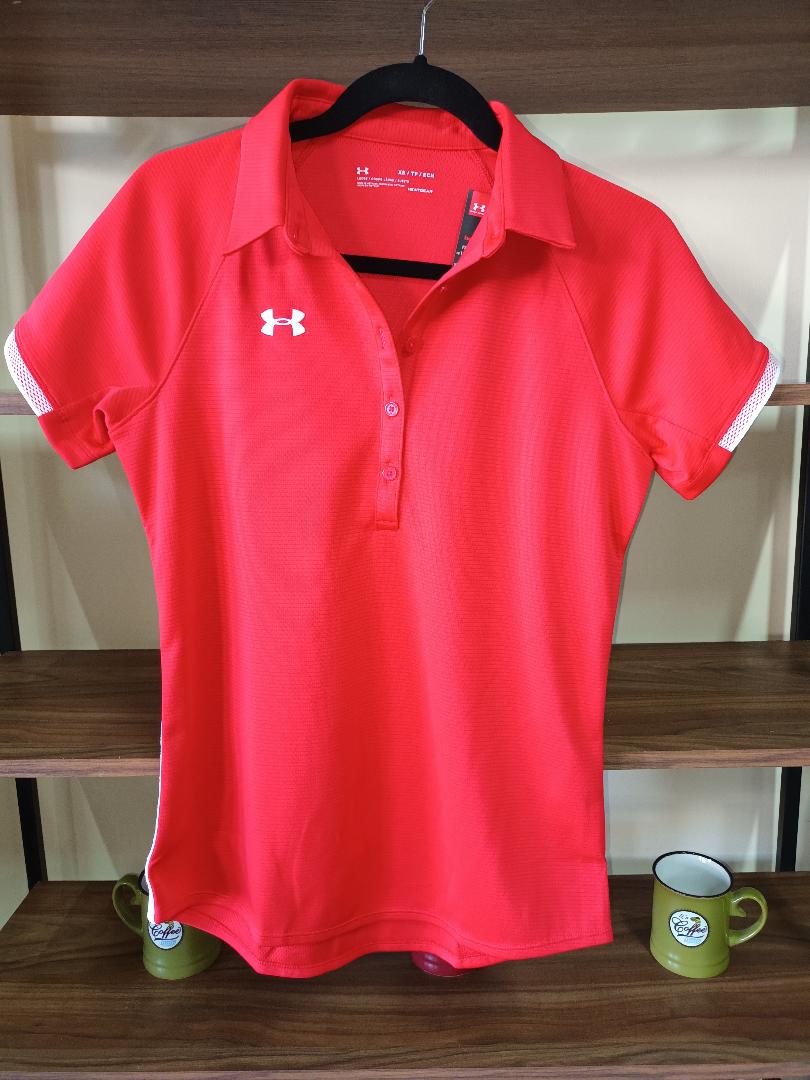 Playera polo roja Under Armour