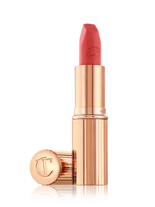 Lipstick Hot Lips de Charlotte Tilbury Tono Hot Emily