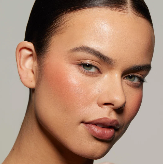 Rubor Hybrid Blush de Kylie Cosmetics Tono Sienna